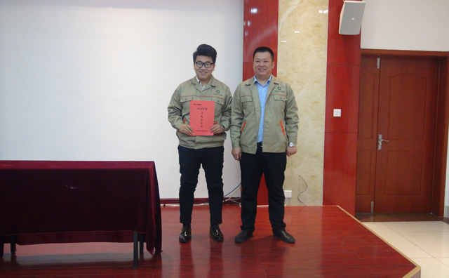 總經(jīng)理和營銷部簽訂目標(biāo)責(zé)任書.jpg 總經(jīng)理和營銷部簽訂目標(biāo)責(zé)任書.jpg